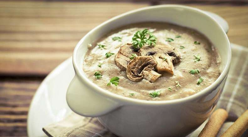 مراحل تهیه‌ سوپ شیر و قارچ
